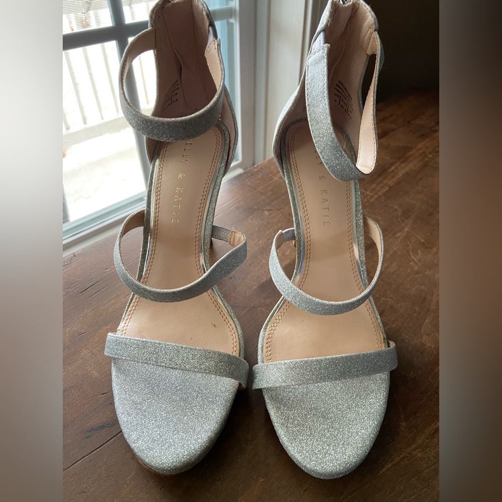 Kelly & Katie Heels women’s size 7 silver sparkly